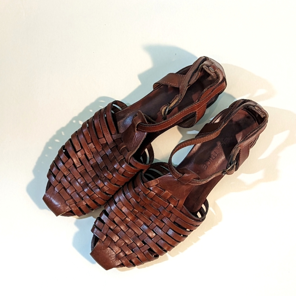 Italian Leather Sandals in Warm Brown New Used Condition Size 8 Beatrice Brand